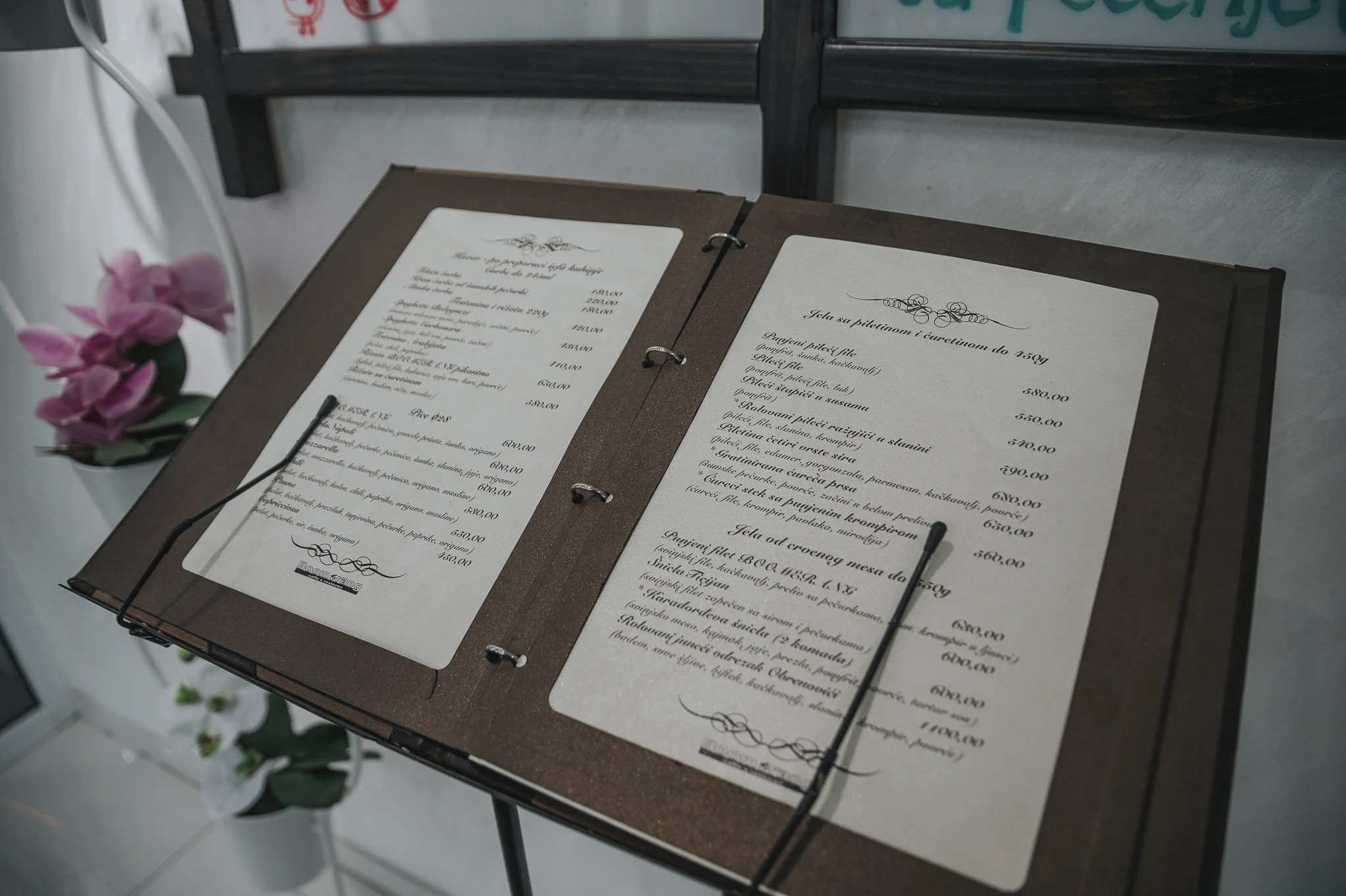 Meni na postolu Boomerang 